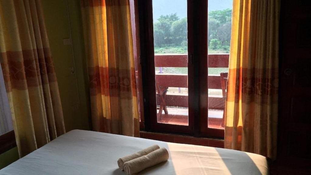 Vang Vieng Mountain View Hotel ภายนอก รูปภาพ
